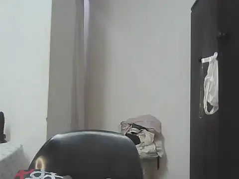 Snapshot of Sexxybella27 chatting on October 24, 9:33 pm Sexxybella27 online show from October 24, 9:33 pm