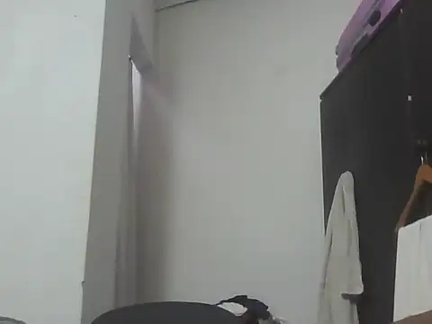 Snapshot of Sexxybella27 chatting on November 11, 8:42 pm Sexxybella27 online show from November 11, 8:42 pm