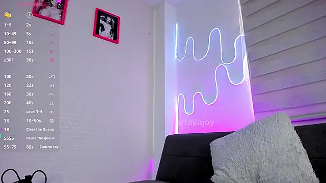 artmiaa online show from January 15, 1:26 pm