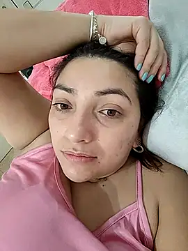 Snapshot of claudia chatting on April 19, 2:33 am claudia online show from April 19, 2:33 am
