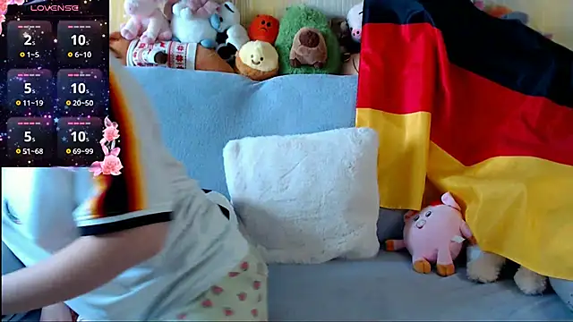 Snapshot of vaders_daughter chatting on June 27, 9:25 am vaders daughter online show from June 27, 9:25 am