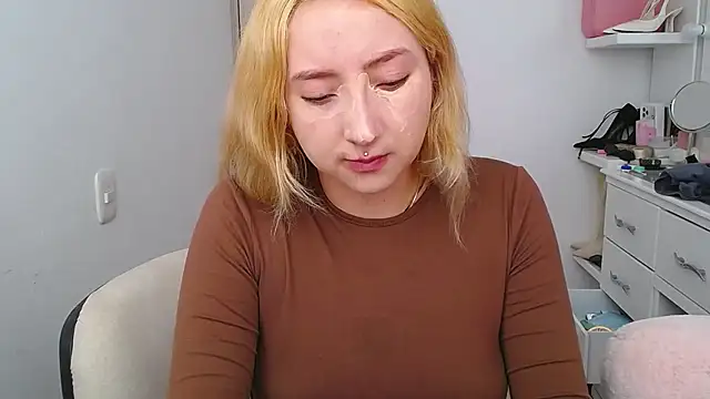Snapshot of Barbie_girl_69 chatting on May 21, 4:58 pm Barbie girl 69 online show from May 21, 4:58 pm