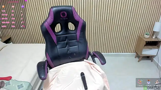 julieth love  online show from April 27, 2:04 pm