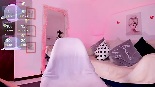 Snapshot of Kim_ev chatting on January 29, 8:18 am Kim ev online show from January 29, 8:18 am