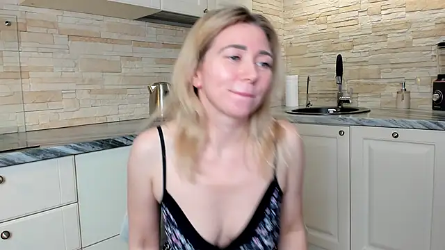 Snapshot of amanda___grey chatting on December 4, 4:48 pm amanda grey online show from December 4, 4:48 pm