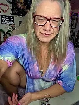 Snapshot of TrenaAnne chatting on February 24, 12:41 am TrenaAnne online show from February 24, 12:41 am