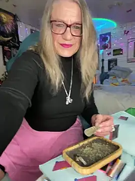 Snapshot of TrenaAnne chatting on February 26, 8:22 pm TrenaAnne online show from February 26, 8:22 pm