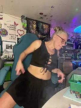 Snapshot of TrenaAnne chatting on February 27, 5:36 pm TrenaAnne online show from February 27, 5:36 pm