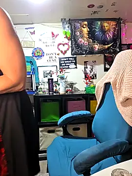 Snapshot of TrenaAnne chatting on February 28, 6:31 pm TrenaAnne online show from February 28, 6:31 pm