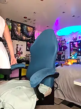 Snapshot of TrenaAnne chatting on March 1, 1:32 am TrenaAnne online show from March 1, 1:32 am