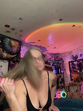 Snapshot of TrenaAnne chatting on March 3, 6:33 pm TrenaAnne online show from March 3, 6:33 pm