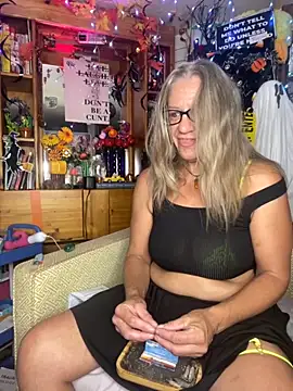 Snapshot of TrenaAnne chatting on September 18, 2:41 pm TrenaAnne online show from September 18, 2:41 pm