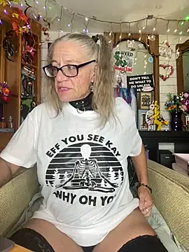 Snapshot of TrenaAnne chatting on October 11, 12:21 am TrenaAnne online show from October 11, 12:21 am