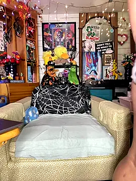 Snapshot of TrenaAnne chatting on October 12, 9:25 pm TrenaAnne online show from October 12, 9:25 pm