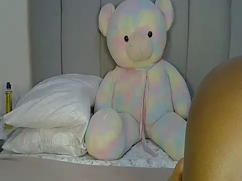 pretty leila2 online show from May 4, 9:44 pm
