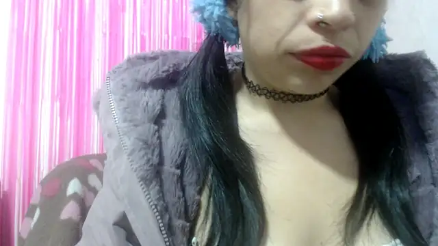 Snapshot of montthbluee chatting on February 17, 10:07 am montthbluee online show from February 17, 10:07 am