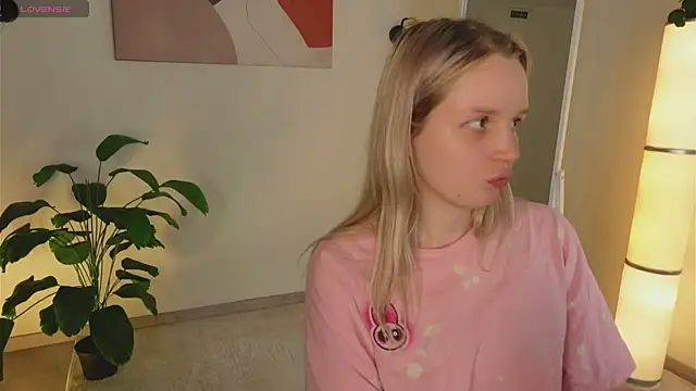 Snapshot of Beatrica_Klein chatting on November 10, 4:17 pm Beatrica Klein online show from November 10, 4:17 pm