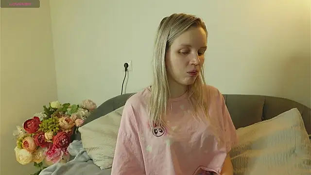 Snapshot of Beatrica_Klein chatting on November 17, 4:13 pm Beatrica Klein online show from November 17, 4:13 pm