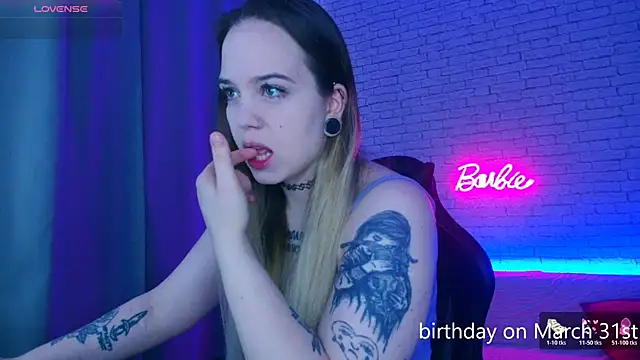 -Stacyy- online show from March 20, 5:45 am