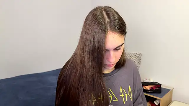 Snapshot of AliceKolltt chatting on May 18, 7:31 pm AliceKolltt online show from May 18, 7:31 pm