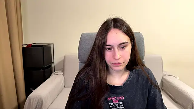 Snapshot of AliceKolltt chatting on June 6, 8:35 pm AliceKolltt online show from June 6, 8:35 pm