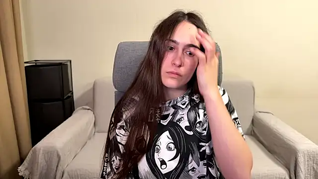 Snapshot of AliceKolltt chatting on June 8, 8:20 pm AliceKolltt online show from June 8, 8:20 pm