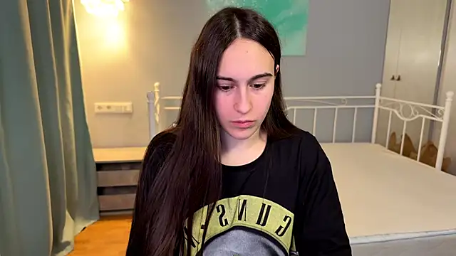 Snapshot of AliceKolltt chatting on June 13, 11:02 pm AliceKolltt online show from June 13, 11:02 pm