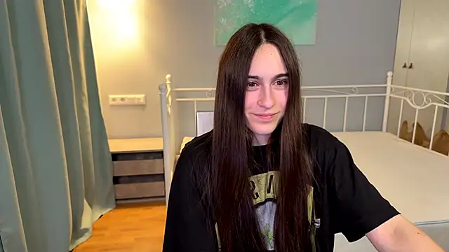 Snapshot of AliceKolltt chatting on June 14, 2:24 am AliceKolltt online show from June 14, 2:24 am