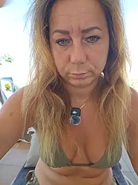 Snapshot of angela_88 chatting on July 3, 10:43 am angela 88 online show from July 3, 10:43 am