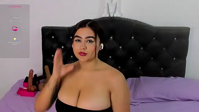 Snapshot of katia_bigboobs1 chatting on July 15, 11:32 pm katia bigboobs1 online show from July 15, 11:32 pm