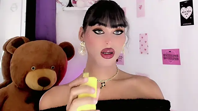 Snapshot of amal_baddell chatting on May 8, 7:14 am amal baddell online show from May 8, 7:14 am