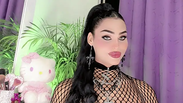 Snapshot of amal_baddell chatting on June 3, 4:15 am amal baddell online show from June 3, 4:15 am