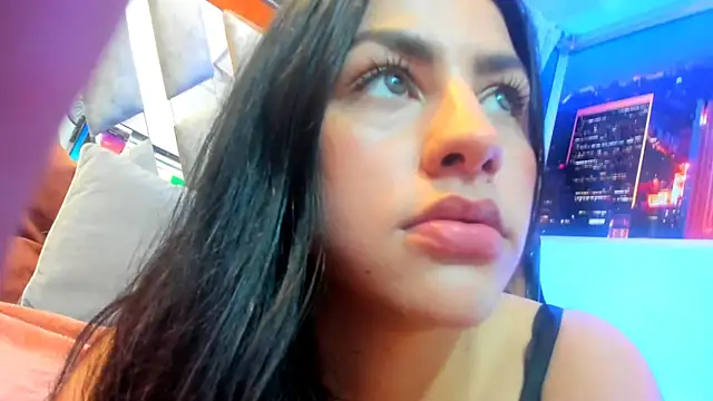 Snapshot of Kendall_Sophy chatting on January 20, 11:10 pm Kendall Sophy online show from January 20, 11:10 pm