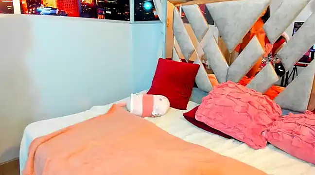 Snapshot of Kendall_Sophy chatting on March 3, 10:31 pm Kendall Sophy online show from March 3, 10:31 pm