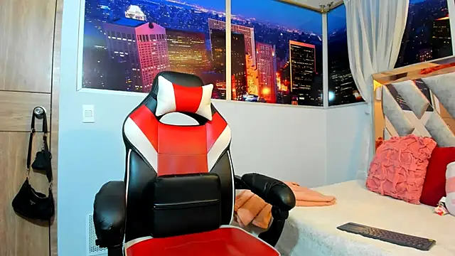 Snapshot of Kendall_Sophy chatting on March 11, 8:20 pm Kendall Sophy online show from March 11, 8:20 pm