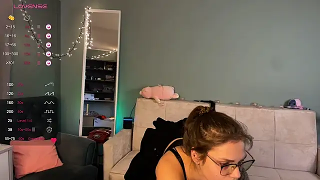 Snapshot of HumbleJess chatting on April 29, 4:11 pm HumbleJess online show from April 29, 4:11 pm
