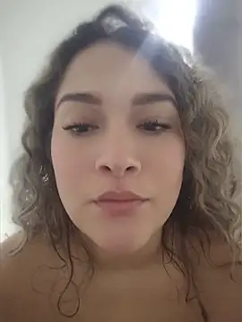 Sara smiiith211 online show from April 24, 3:03 pm