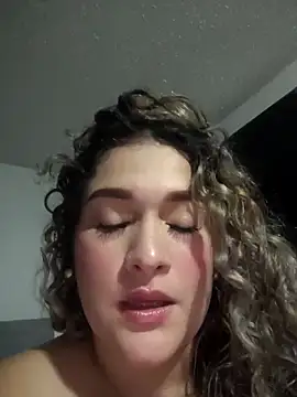 Sara smiiith211 online show from May 2, 12:37 am