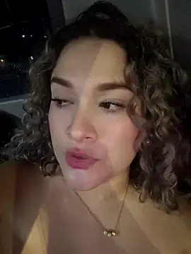 Sara smiiith211 online show from May 2, 11:54 pm