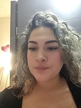 Sara smiiith211 online show from May 15, 4:25 pm