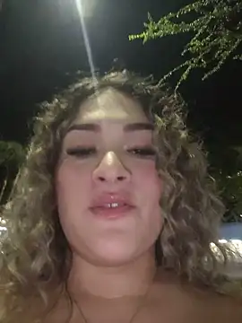 Sara smiiith211 online show from May 16, 11:57 pm