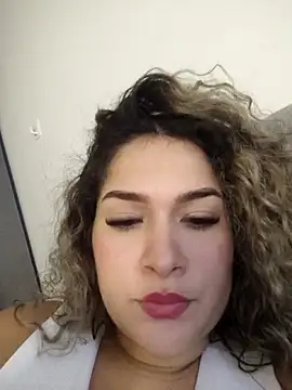 Sara smiiith211 online show from May 19, 1:56 am