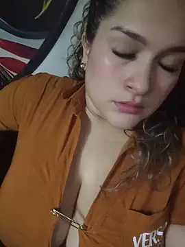 Sara smiiith211 online show from May 23, 12:49 am