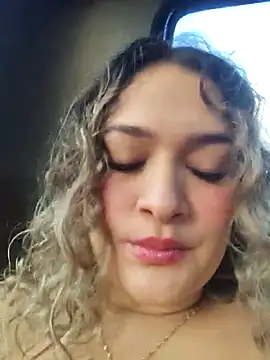 Sara smiiith211 online show from May 24, 10:37 pm