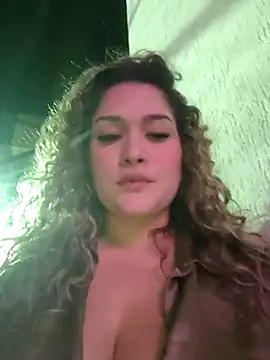 Sara smiiith211 online show from May 26, 2:07 am