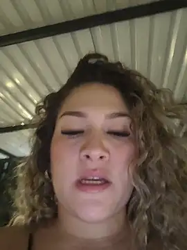 Sara smiiith211 online show from May 27, 1:57 am