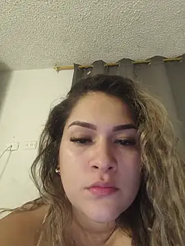 Sara smiiith211 online show from June 17, 10:54 pm