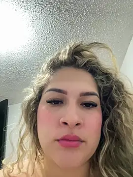 Sara smiiith211 online show from July 5, 1:23 am