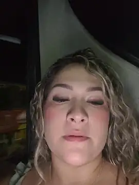 Sara smiiith211 online show from July 14, 12:35 am