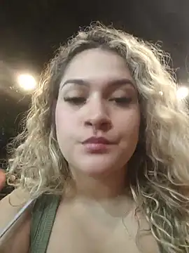 Sara smiiith211 online show from July 17, 1:56 am